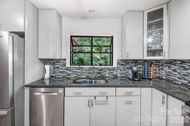 31 Hillcreek Drive, Asheville, NC 28804