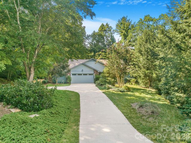 31 Hillcreek Drive, Asheville, NC 28804