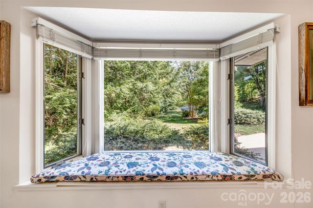 31 Hillcreek Drive, Asheville, NC 28804