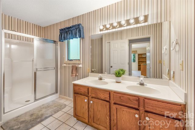 31 Hillcreek Drive, Asheville, NC 28804