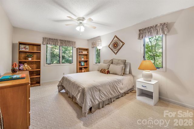 31 Hillcreek Drive, Asheville, NC 28804