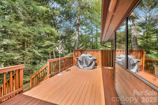 31 Hillcreek Drive, Asheville, NC 28804