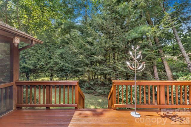 31 Hillcreek Drive, Asheville, NC 28804