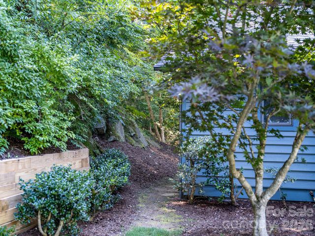 31 Hillcreek Drive, Asheville, NC 28804