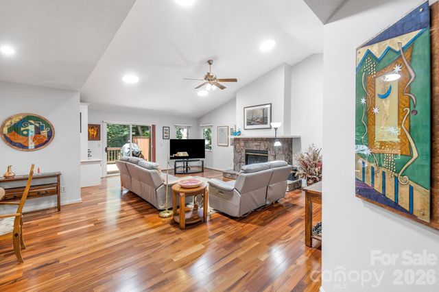 31 Hillcreek Drive, Asheville, NC 28804