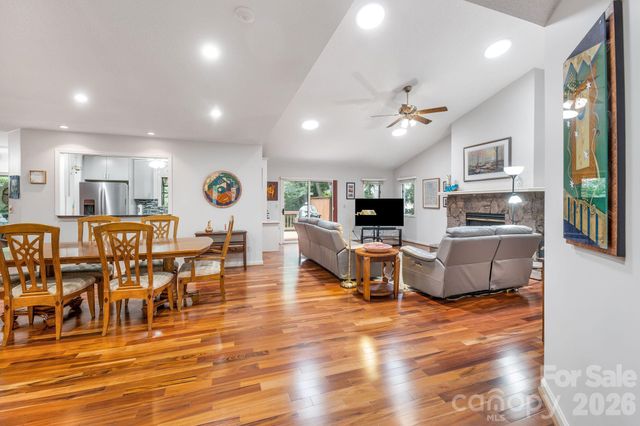 31 Hillcreek Drive, Asheville, NC 28804