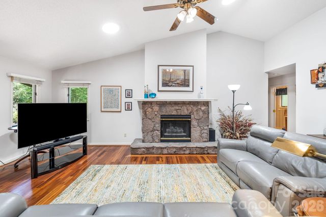 31 Hillcreek Drive, Asheville, NC 28804