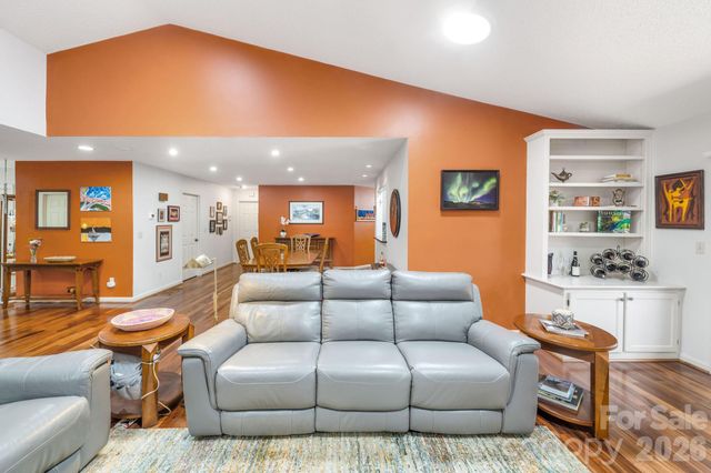 31 Hillcreek Drive, Asheville, NC 28804