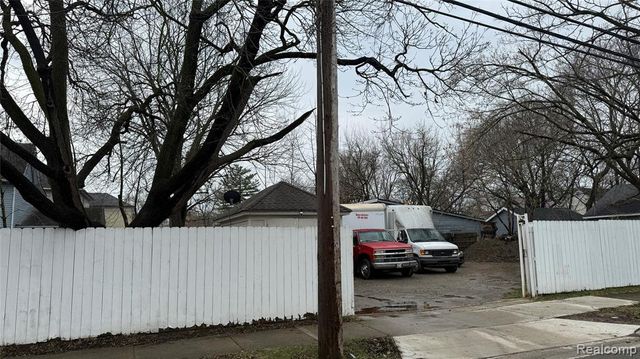 101 N Johnson Street, Pontiac, MI 48341
