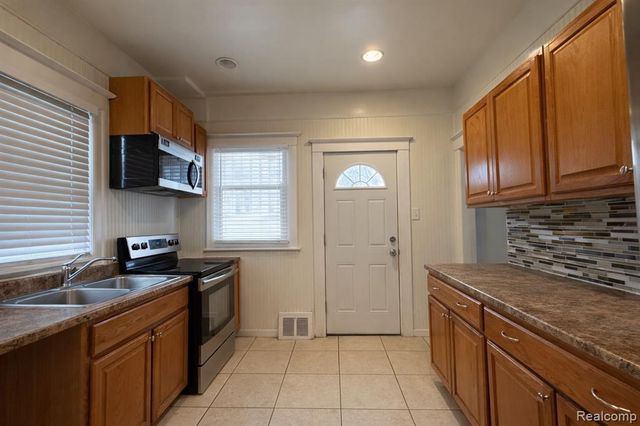 101 N Johnson Street, Pontiac, MI 48341