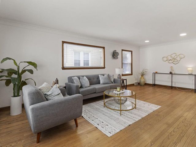 3893 N 40th STREET, Milwaukee, WI 53216