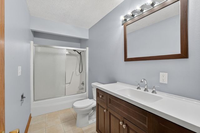 318 Fleetwood Drive, Des Moines, IA 50315