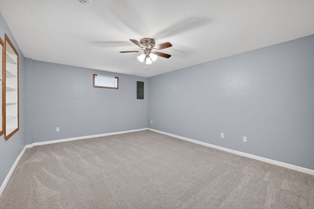 318 Fleetwood Drive, Des Moines, IA 50315