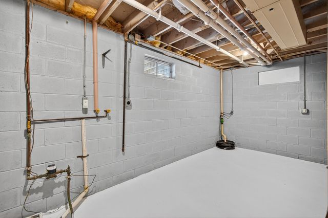 318 Fleetwood Drive, Des Moines, IA 50315