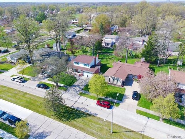 14018 Greentrees Street, Riverview, MI 48193