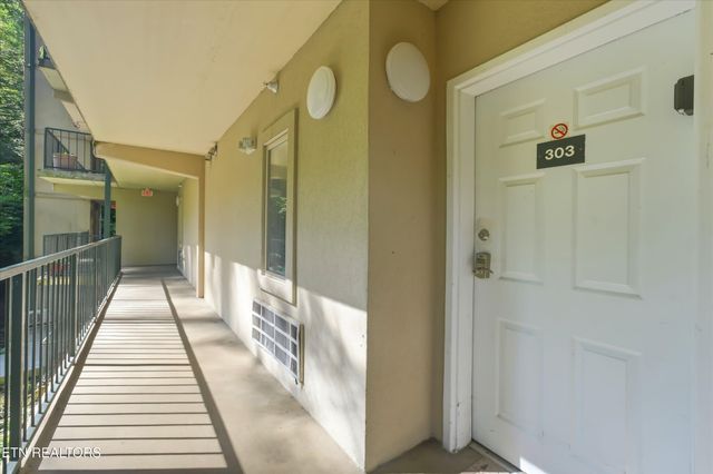 413 Baskins Creek Rd Apt 303, Gatlinburg, TN 37738