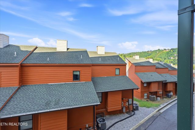 413 Baskins Creek Rd Apt 303, Gatlinburg, TN 37738