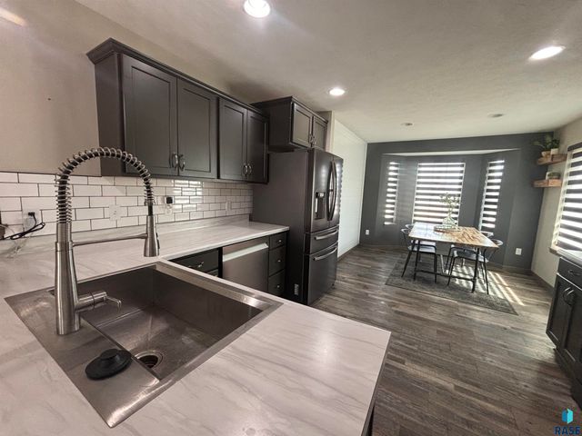 2301 S Creekview Ave Avenue, Sioux Falls, SD 57106