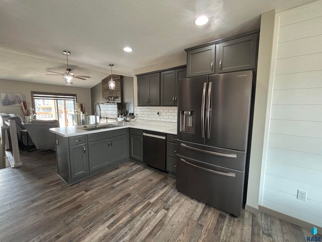 2301 S Creekview Ave Avenue, Sioux Falls, SD 57106