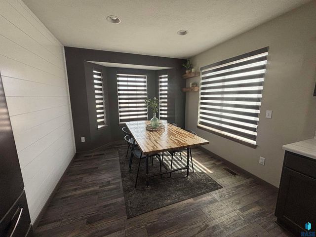 2301 S Creekview Ave Avenue, Sioux Falls, SD 57106