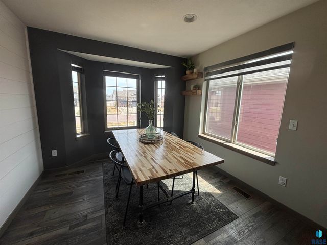 2301 S Creekview Ave Avenue, Sioux Falls, SD 57106