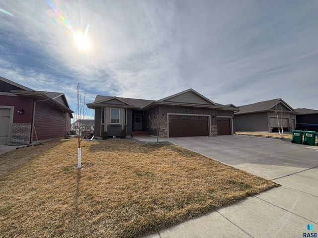 2301 S Creekview Ave Avenue, Sioux Falls, SD 57106