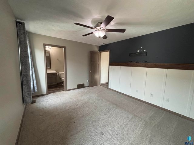 2301 S Creekview Ave Avenue, Sioux Falls, SD 57106