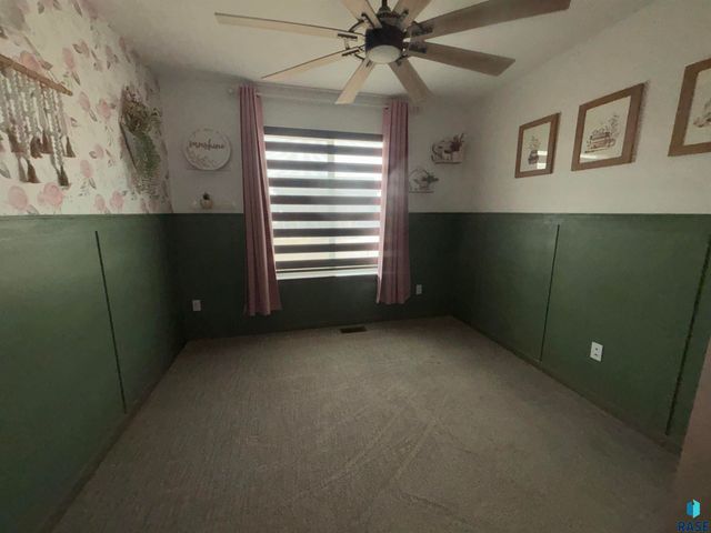 2301 S Creekview Ave Avenue, Sioux Falls, SD 57106