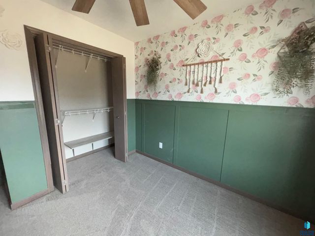 2301 S Creekview Ave Avenue, Sioux Falls, SD 57106