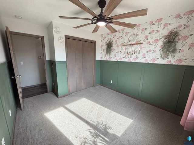 2301 S Creekview Ave Avenue, Sioux Falls, SD 57106