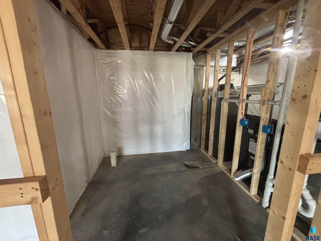 2301 S Creekview Ave Avenue, Sioux Falls, SD 57106