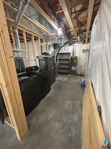 2301 S Creekview Ave Avenue, Sioux Falls, SD 57106