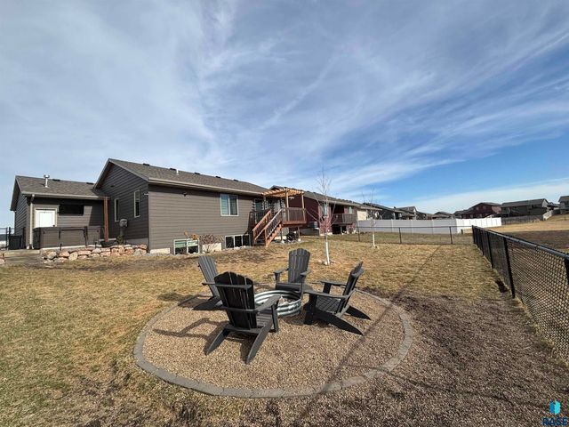 2301 S Creekview Ave Avenue, Sioux Falls, SD 57106