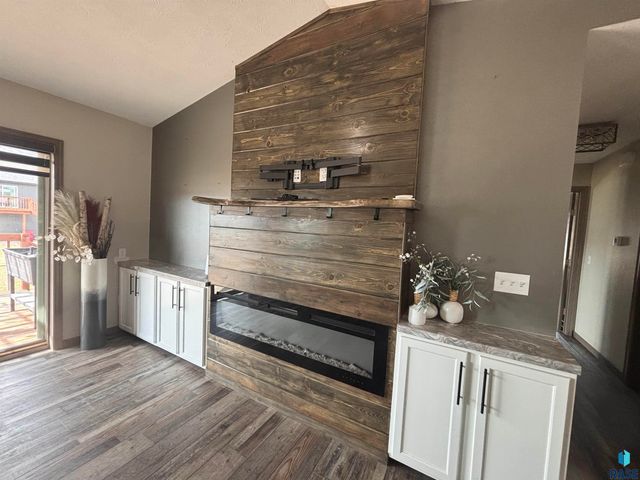 2301 S Creekview Ave Avenue, Sioux Falls, SD 57106