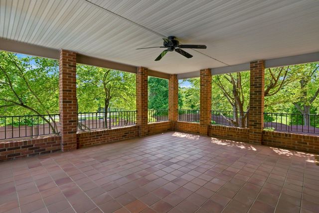 1300 Mumford Lane, Lexington, KY 40513