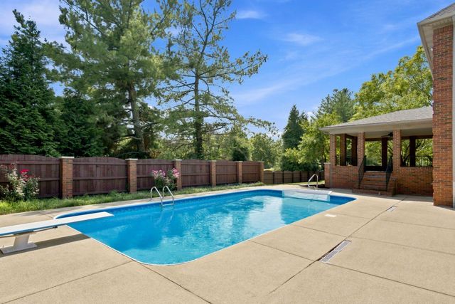 1300 Mumford Lane, Lexington, KY 40513
