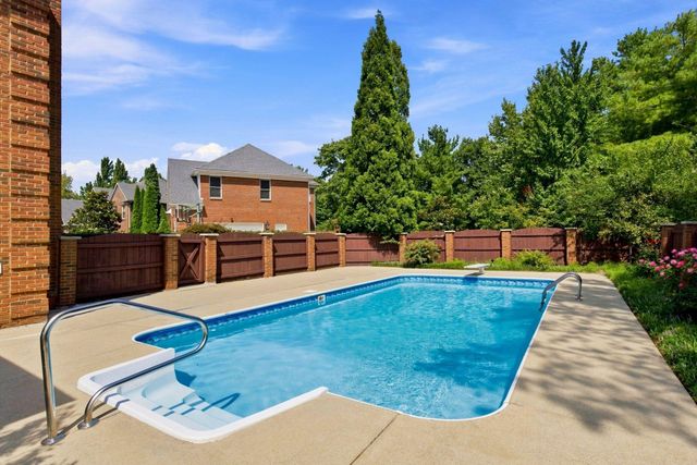1300 Mumford Lane, Lexington, KY 40513