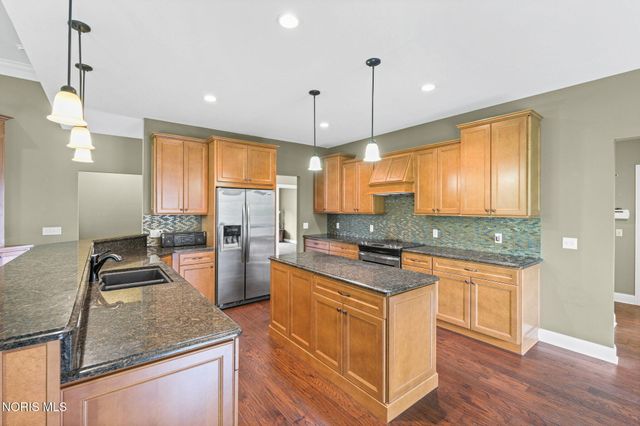 7522 Hickory Valley Drive, Maumee, OH 43537