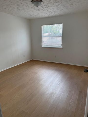 8219 Furlong Lane, Houston, TX 77071