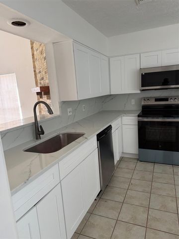 8219 Furlong Lane, Houston, TX 77071