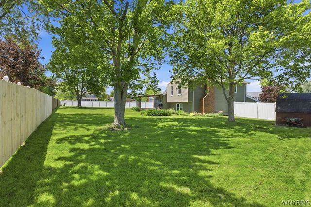 5183 Garden Path, Hamburg, NY 14075