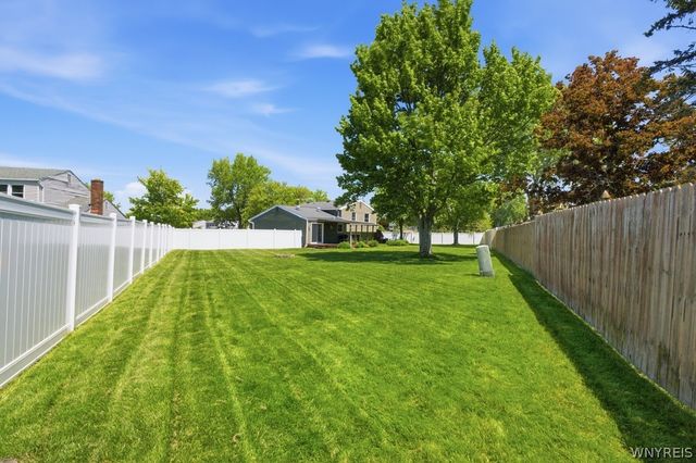 5183 Garden Path, Hamburg, NY 14075