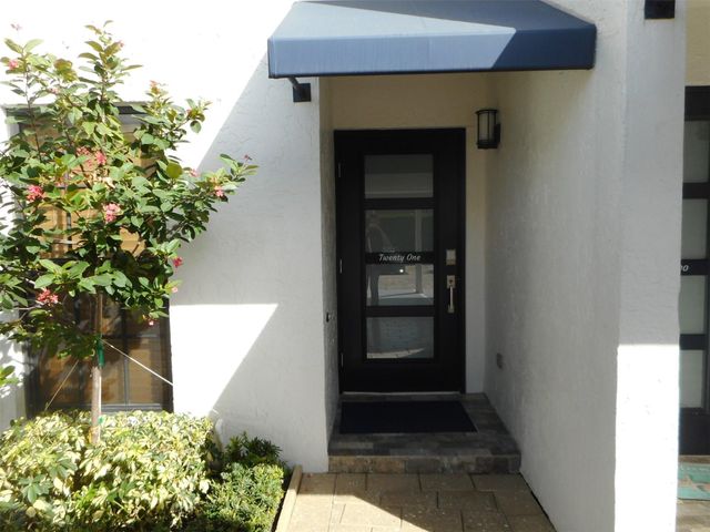 550 NE 21 Avenue, Deerfield Beach, FL 33441