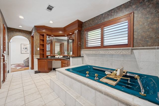 337 Ridgebriar Drive, Richardson, TX 75080