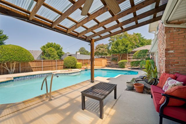 337 Ridgebriar Drive, Richardson, TX 75080