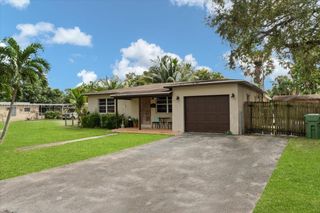 6616 SW 2nd Ct, Pembroke Pines, FL 33023