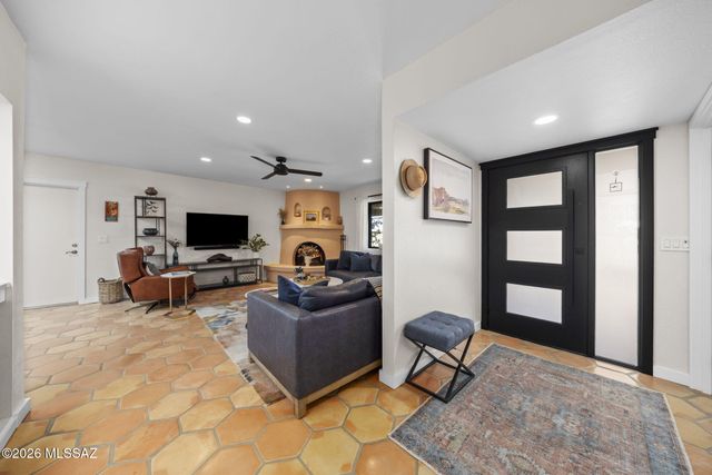 5091 N Camino De La Cumbre, Tucson, AZ 85750