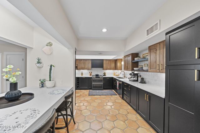5091 N Camino De La Cumbre, Tucson, AZ 85750