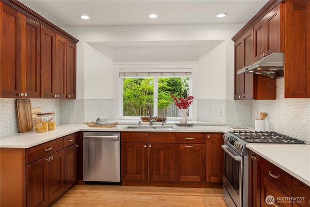 10729 23rd Avenue NE, Seattle, WA 98125