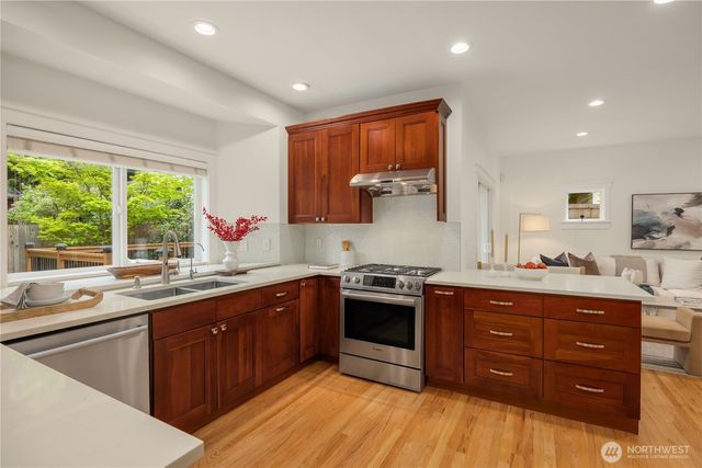 10729 23rd Avenue NE, Seattle, WA 98125